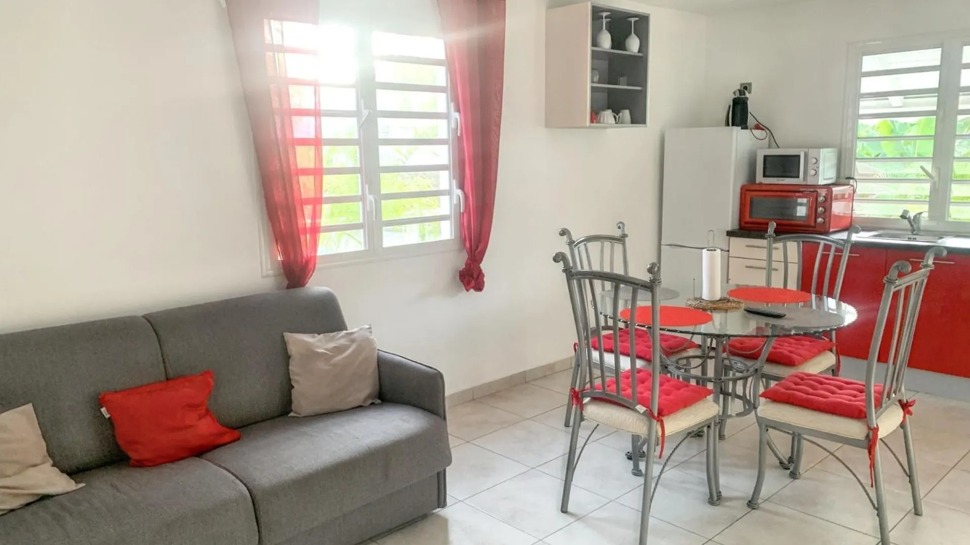 Appartement Agreable Au Gosier Avec Piscine Partagee 60 M² Le Gosier  Guadeloupe
